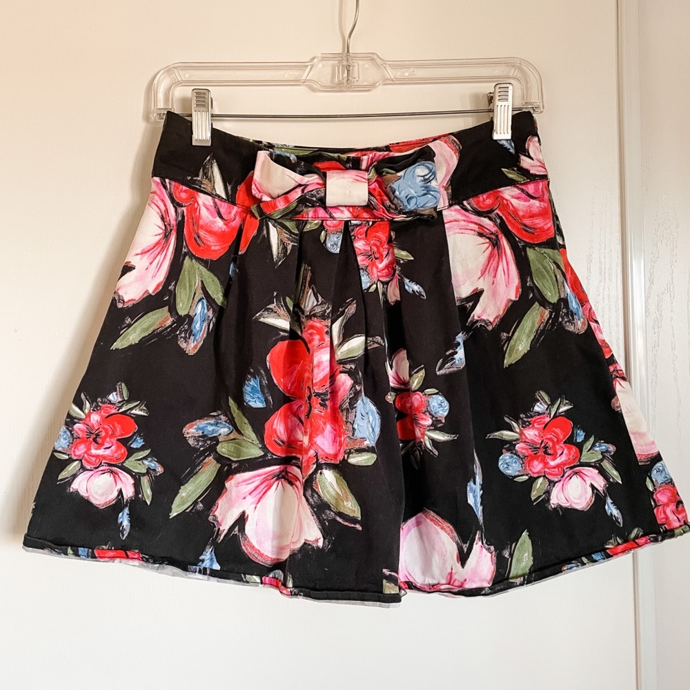 Women’s floral skater/mini skirt with bow